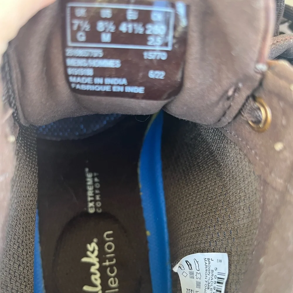 Men’s Clarks NWOB Brown Bradley Mid size 8.5 M. Lightweight. Leather upper.